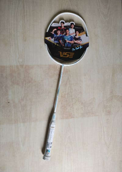 Vse V- Dragon Badminton Racket! White and pest Colour_img_2