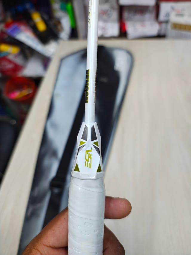 VSE Kriss Sword XP Badminton Racket_img_4