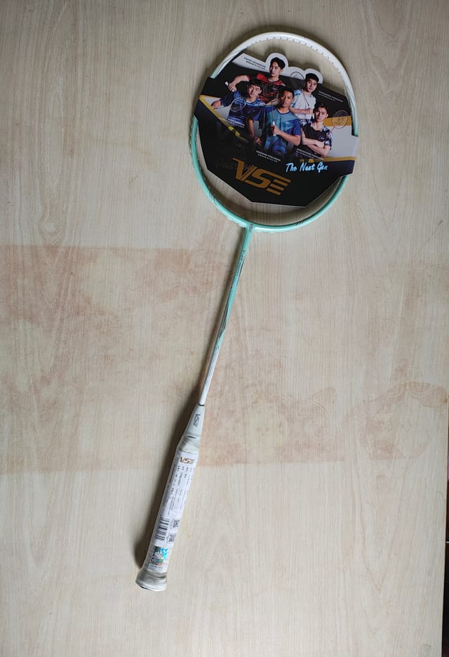 Vse V- Dragon Badminton Racket! White and pest Colour_img_1