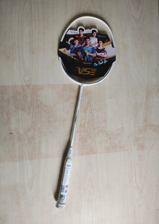 Vse V- Dragon Badminton Racket! White and pest Colour_img_2